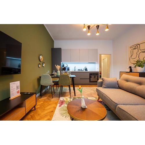 Fully renovated 2-room central apartment