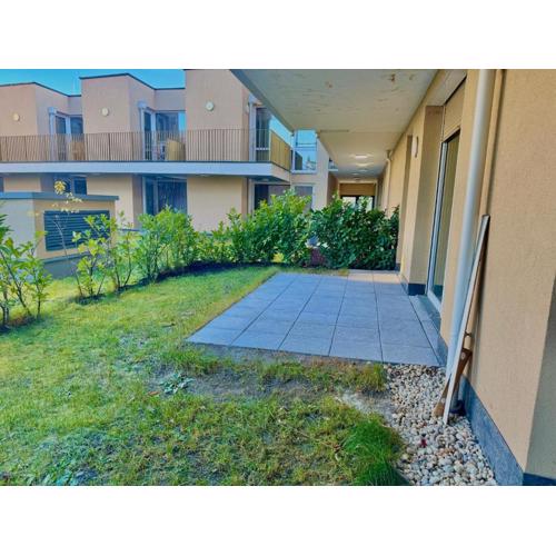 Garden Apartment with 5 Separate Beds