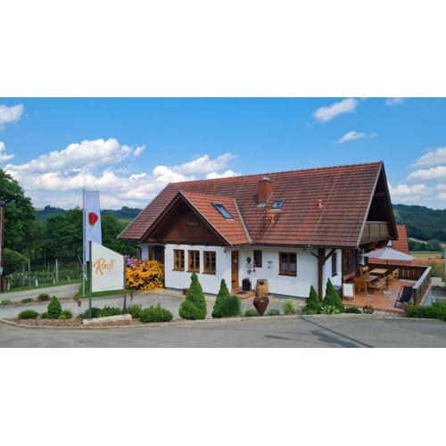 Gästehaus - Camping- Weinhof Radl