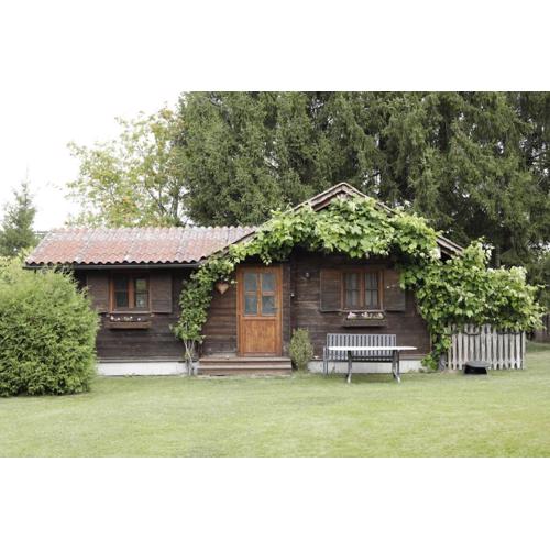 Gemütliche Blockhütte mit großem Garten