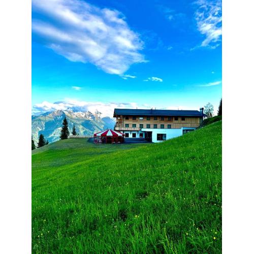 GLOCKNERALM - HIKING- and SKIHOTEL exklusively accessible by cable car