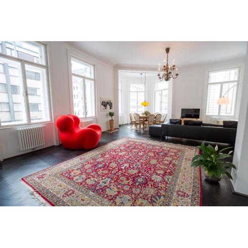 Grand Soho Apartment