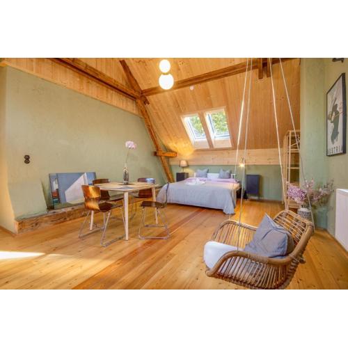 Großes City-Loft - Schwingstuhl & Sterne