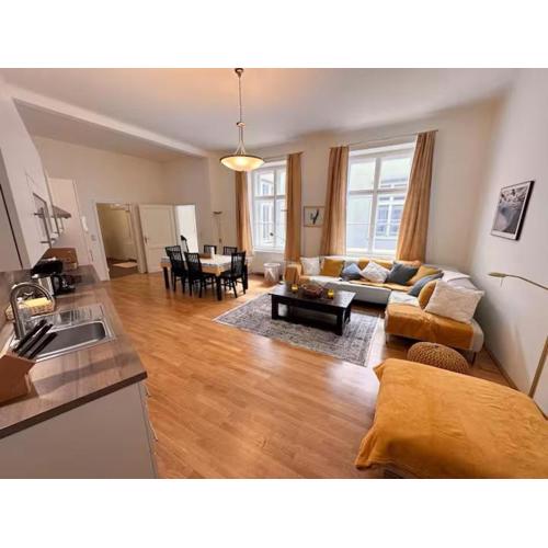 Großräumige Altbauwohnung nahe Zentrum