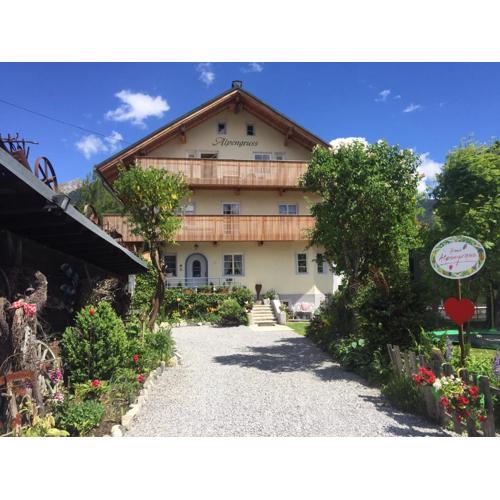 Hannas ALPENGRUSS Apartment & Zimmer