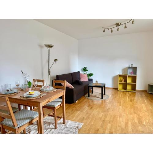 Happy Home near Airport with Free Parking