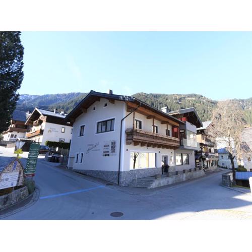 High-quality holiday apartment in Oberkrimml near waterfalls