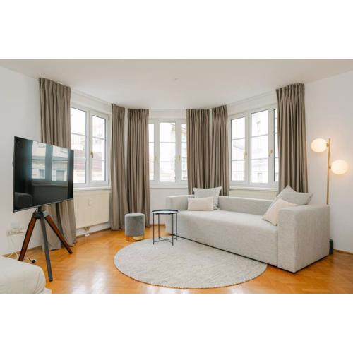 Hip APT perfect for 4 or 6, great district, metro