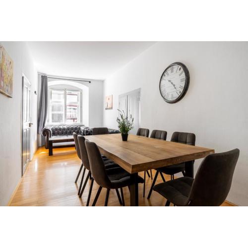 homy Downtown Elegance