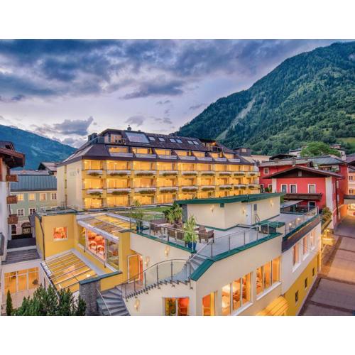 Hotel Norica - Thermenhotels Gastein mit dem Bademantel direkt in die Therme