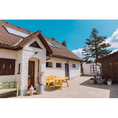 Idyllisches Landhaus mit Teich