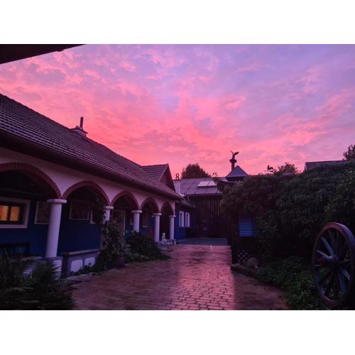 Jutta Deluxe Farmhouse