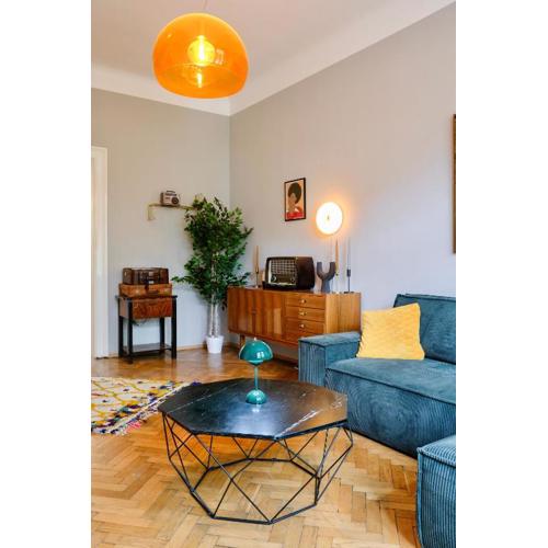 Kunstvolles Apartment im Zentrum mit Balkon und Parkplatz