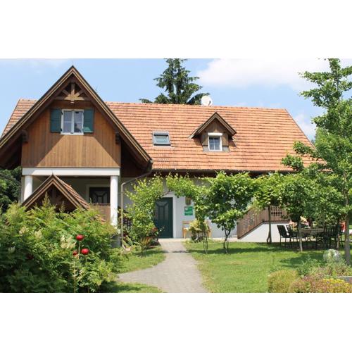 Landhaus Bender Ferienwohnung mit Terrasse und Garten