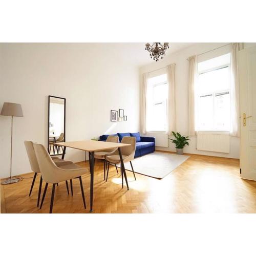 Large Apartment near AKH, 3 Min to Metro