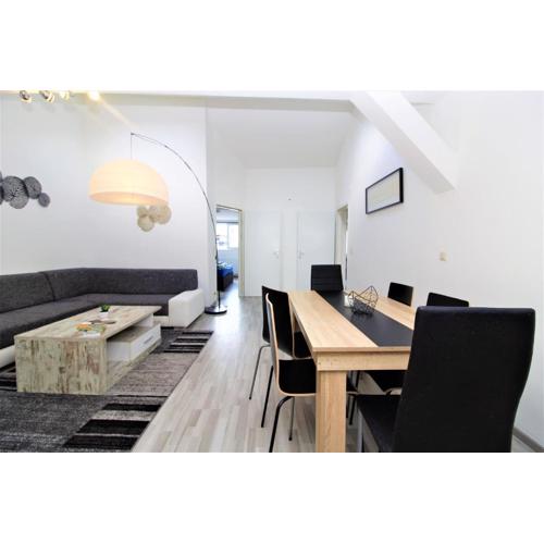 Light-Filled 2-Bedroom Attic Flat with Air Conditioning