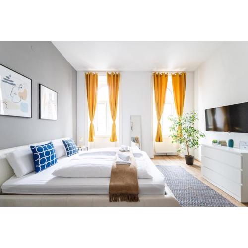 Lite 1BR Near Metro & Center by HM