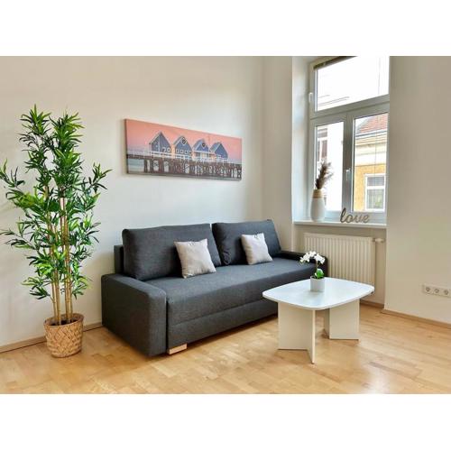 Long Term Stylish Apartment with Free Parking