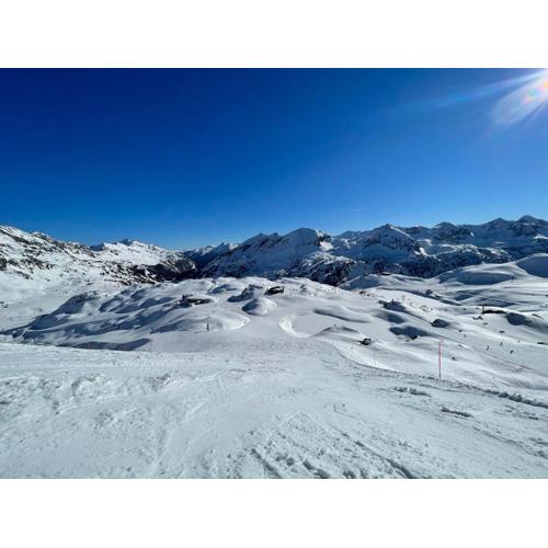 Lovely 3 Bedroom Apartment, Ski in/Ski out