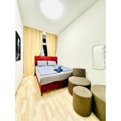 Lovely 4BR Apartment for 8P, 1 0Min to FAC Platz