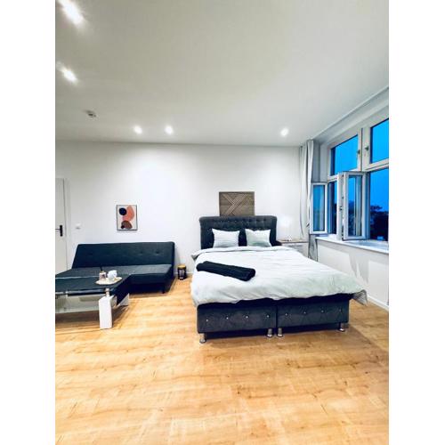 Lovely 4BR Apartment Near Kaufpark Alterlaa