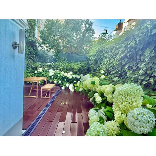 Luxury 130 m2 Apartment with Garden