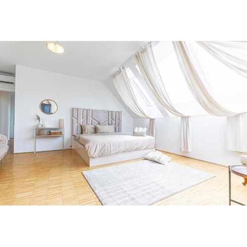 Luxury 3BR and1 LR Apartment in the Heart of Vienna