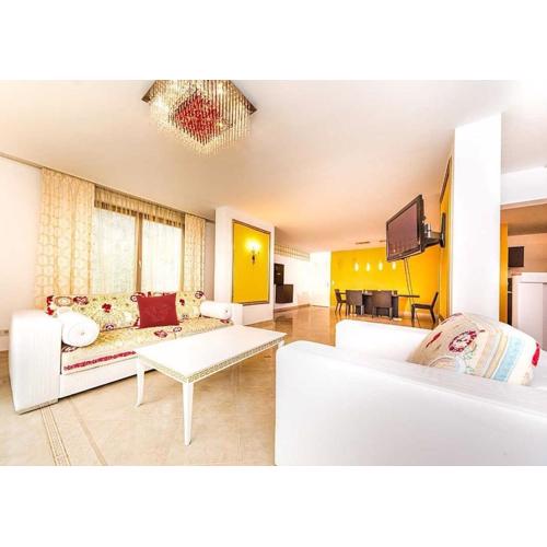 Luxury apartment with pool