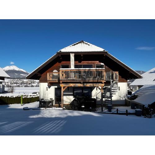Luxury Chalet Suite suitable for 4 Guests, Living Room, Kitchen and Games Room