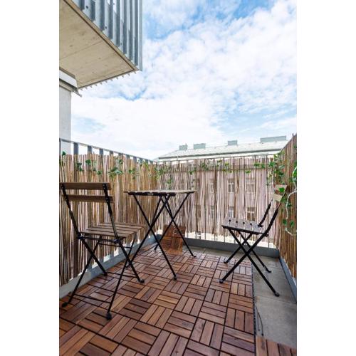 Luxury Modern Apartment with Balcony