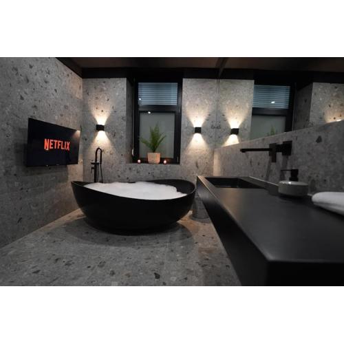 Luxusapartment mit Badewanne und Parkplatz