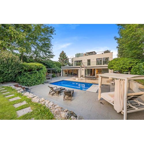 Majestic Poolside Villa with Jacuzzi, Pool, Panoramic Views