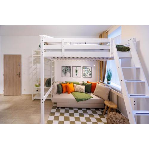 Market compact retreat