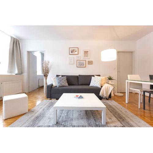 Market, Metro, City Center by JR City Apartments