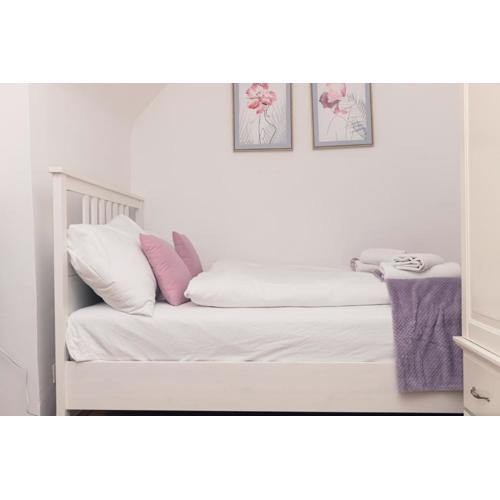 Milky Way Top Floor 2-bedroom Apartment air condition