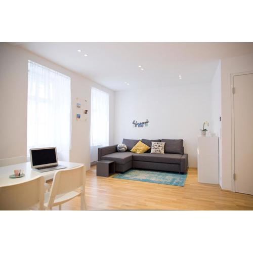 Modern 1BR by Rochusmarkt Walk to Vienna Center