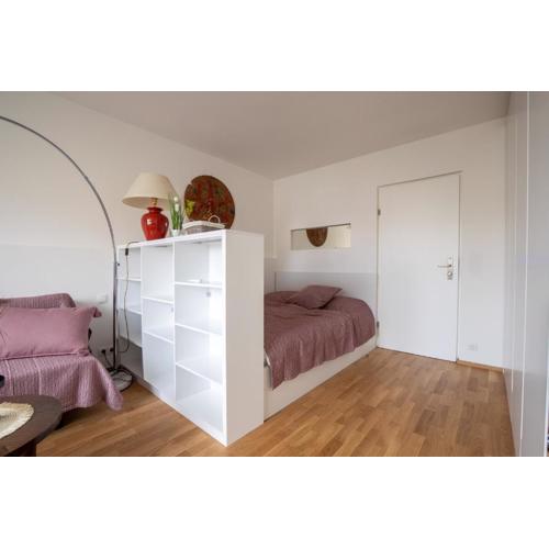 Modern 1BR Vienna Getaway near tram