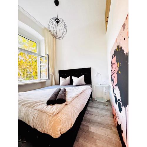 Modern 2BR for 5P Peaceful & Central Stay