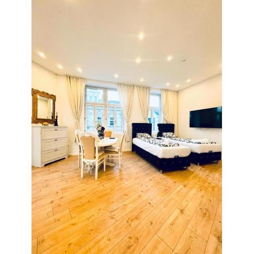 Modern 3BR shared Apartment, Close to Kaufpark Alterlaa