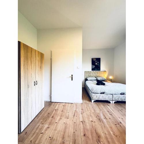 Modern 8BR Apt with Private Garden Sleeps 17