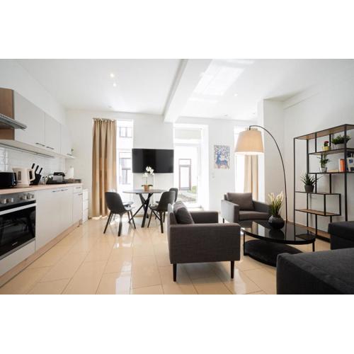 Modern and lovely apartment next to subway station