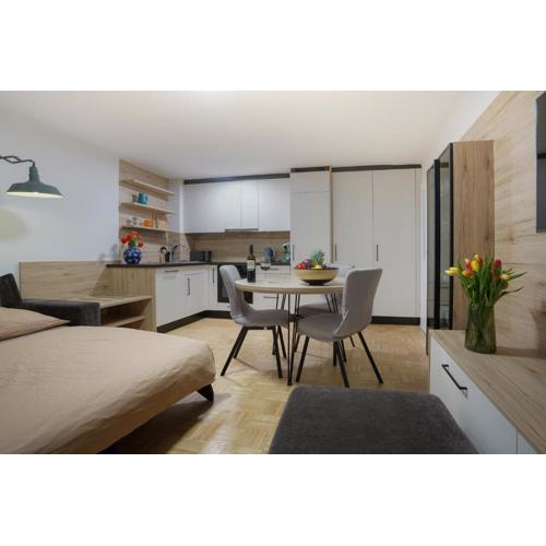 Modern Apartment, Full Kitchen, for 6