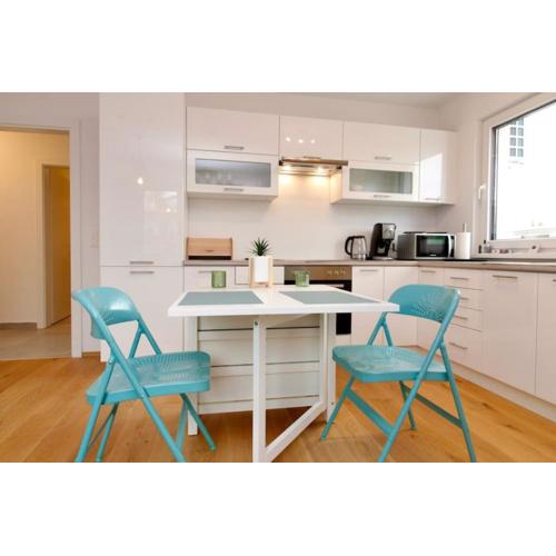 Modern Balcony Apartment with free Parking