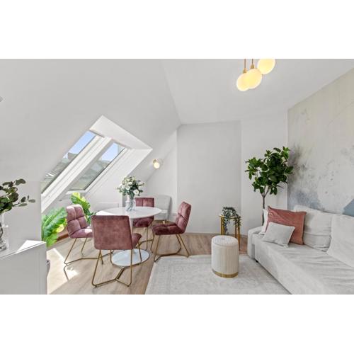Modern City-View Stay in the Heart of Vienna