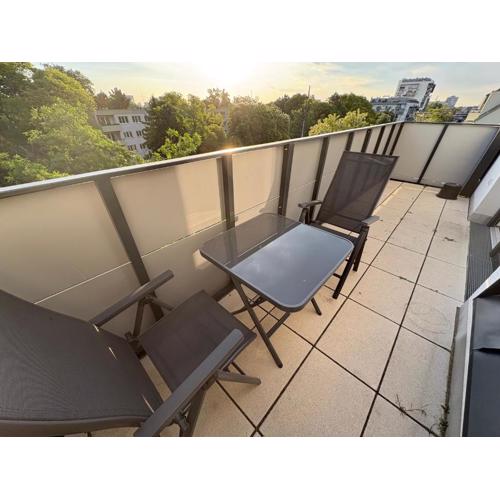 Modern Rooftop Apartment with Free Parking