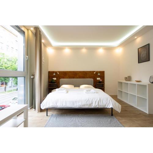 Modern Studio with Queen-Size Bed, Self Check-in