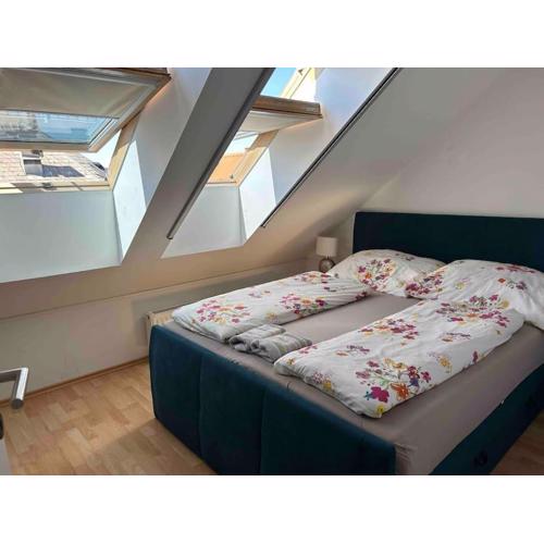 Moderne Dachgeschosswohnung in bester Lage - Self Check In