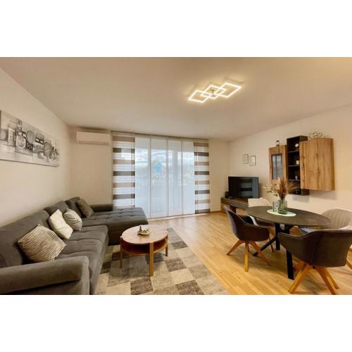 Modernes Cityapartment mit Murblick