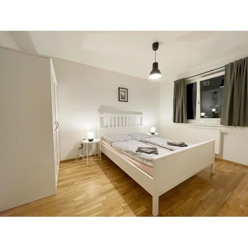 MUZETA11 - Modern Town Apartment with Balcony
