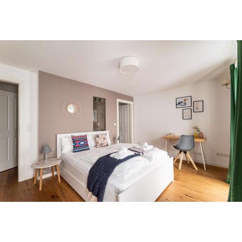Neat 1BR Duplex by Metro and Center by HM